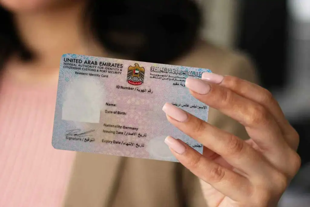 Eine von NEXTLVL Strategy präsentierte Emirates ID der VAE, die den Prozess für Aufenthaltsvisum und Firmengründung symbolisiert.